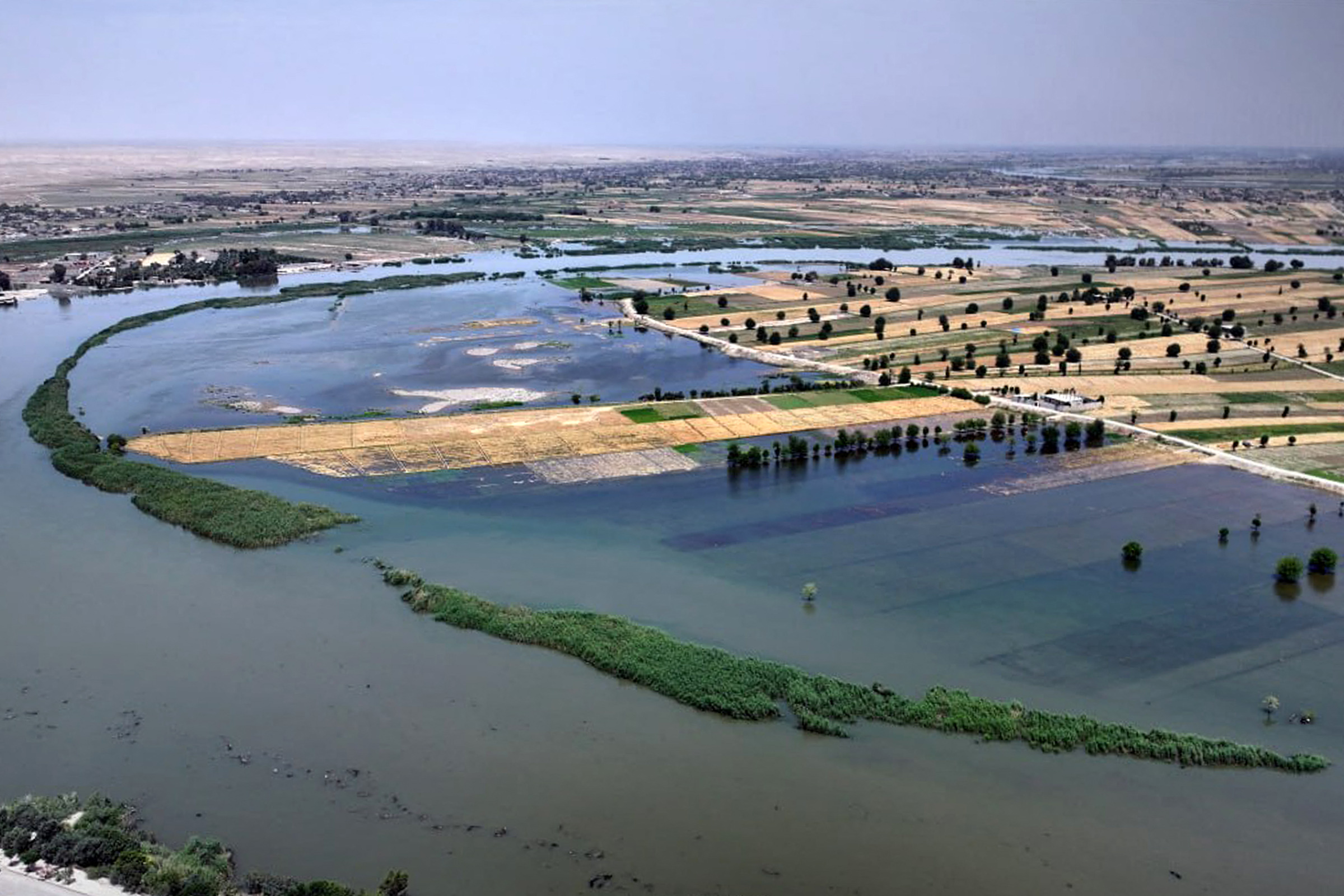 Euphrates flooding displaces thousands in Syria's Deir Ezzor