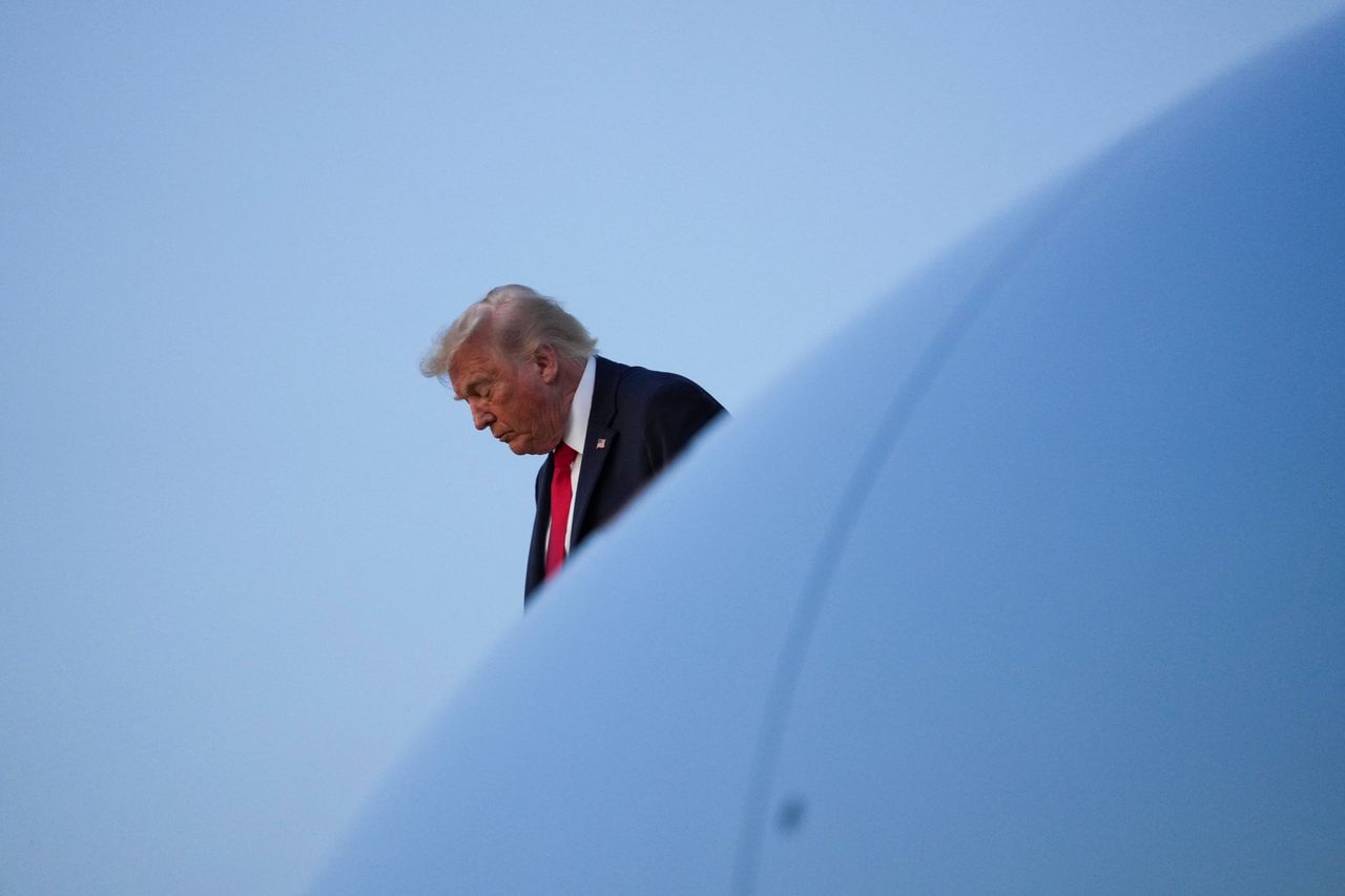 TRT World - US court blocks Trump administration's $100,000 fee for skilled visa applications