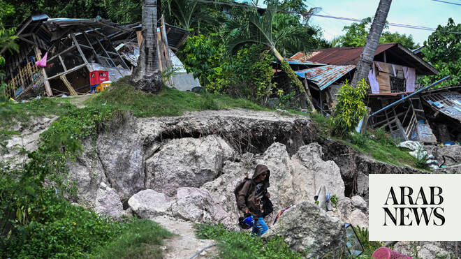 Aftershocks complicate Philippine recovery from quake that killed 45 and displaced thousands