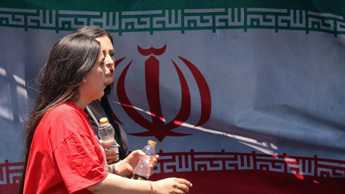 Iran and US confirm they are on cusp of new ceasefire, as they fight to frame terms