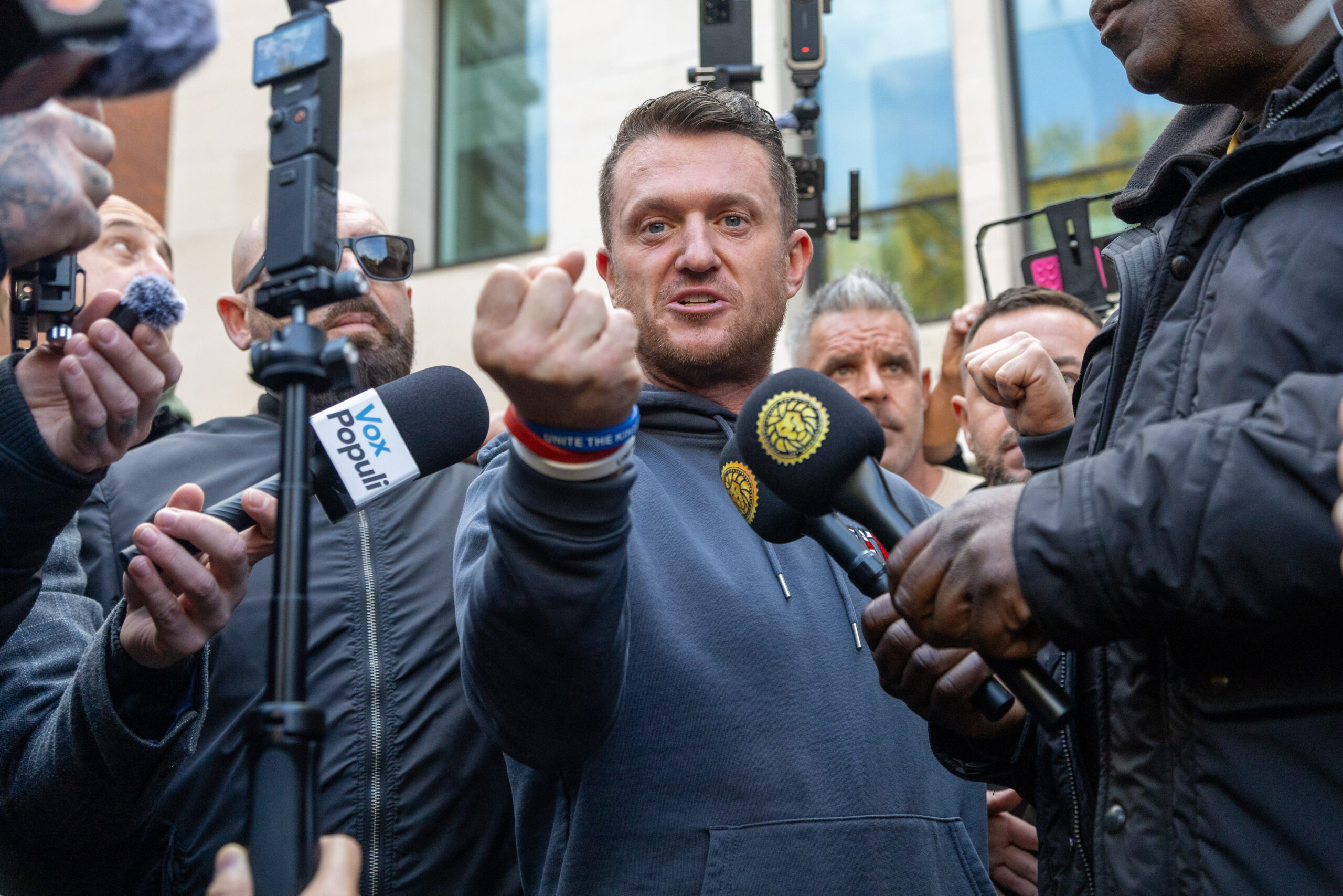 Tommy Robinson’s Oxford Union appearance cost police £100,000, BBC reveals