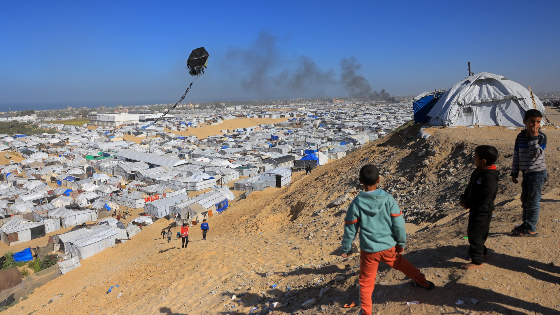 Israel warns of strikes, evacuations over kites launched by Palestinian children in Gaza